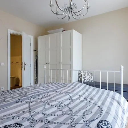Sophie - Central 1 Bedroom Apt, Includes Free Parking Garage Appartamento