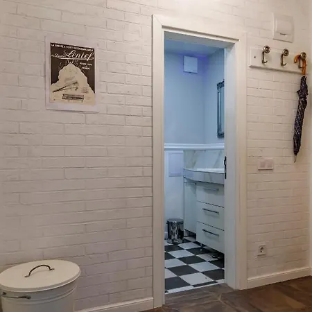 Sophie - Central 1 Bedroom Apt, Includes Free Parking Garage * Sofia