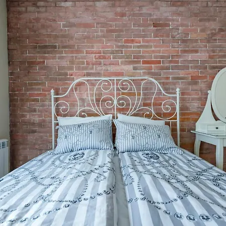 Sophie - Central 1 Bedroom Apt, Includes Free Parking Garage Appartamento